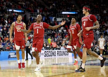 Arkansas Shocks St. John’s to Advance to the Candy 16