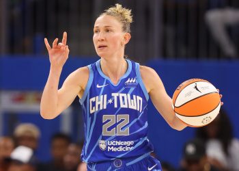 Courtney Vandersloot Returning to the Chicago Sky