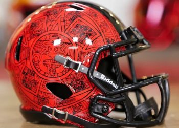 Rating the Prime 25 Faculty Soccer Helmets within the West