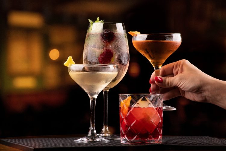 The Hidden Price of Pleased Hour: 6 Midlife Ingesting Crimson Flags Each Lady Ought to Know