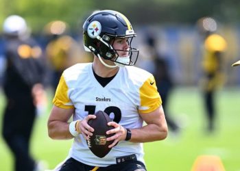 Steelers rookie Will Howard is throwing once more after struggling a fractured pinkie