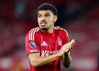 Premier League sides toil, Bayern win