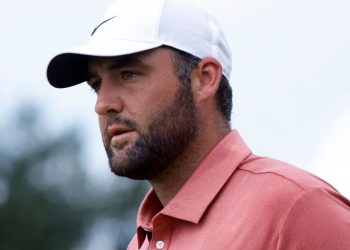 Tour Championship: Scottie Scheffler two off lead as Russell Henley playing cards nine-under opening spherical of 61 at East Lake | Golf Information