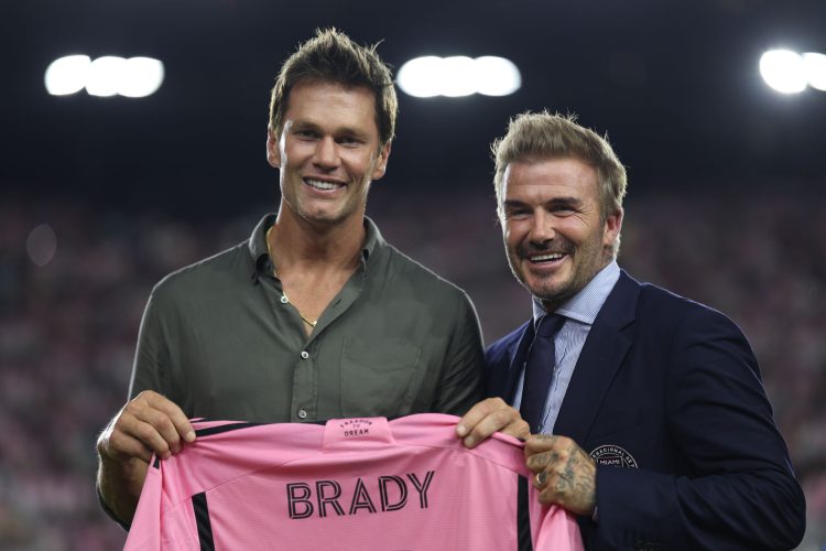 Tom Brady drops three-word message after serving to David Beckham keep in form by hooking up $450,000,000 soccer legend with particular health gear