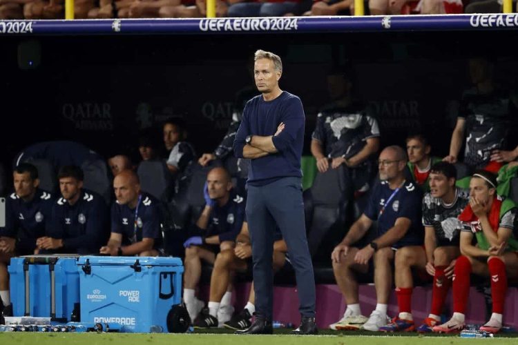 Bayer Leverkusen flip to Kasper Hjulmand after Erik ten Hag shambles