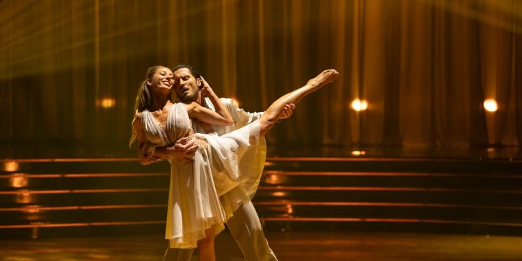 5 Muscle Restoration Strikes From the Lengthy-Time Bodily Therapist of Dancing With the Stars