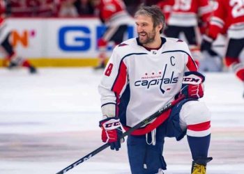 Fantasy Hockey Purchase Low/Promote Excessive – Week 10