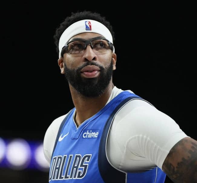 Mavericks Weigh Anthony Davis’ Future as Commerce Season Nears – Basketball Insiders