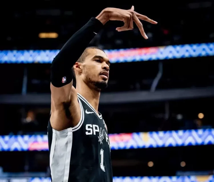 Spurs dethrone East-leading Pistons 114-103