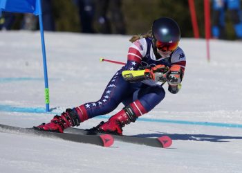 Mikaela Shiffrin wins record-tying sixth WC snowboarding title