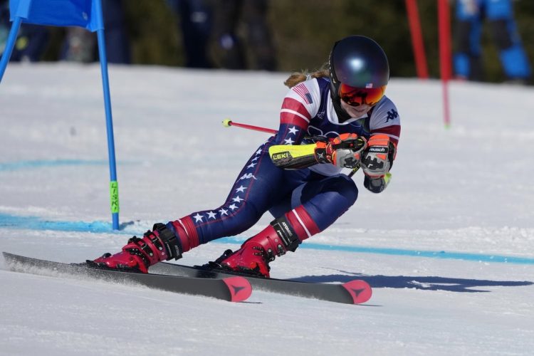 Mikaela Shiffrin wins record-tying sixth WC snowboarding title
