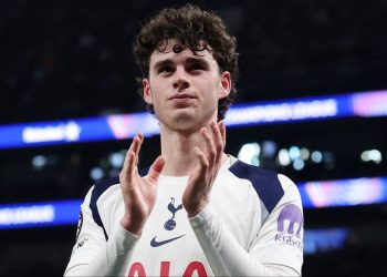 Tudor should bench 68-touch Spurs star who was embarrassed by Archie Grey