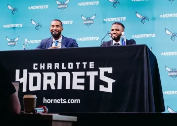 Hornets prolong head coach Charles Lee